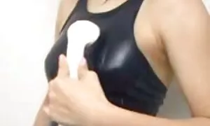 Riley passe sa streaming porno francais journée à jouer avec de la ficelle