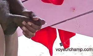 Filles Paulie film entier porno français se déshabille et caresse la bite dans la vidéo amateur