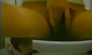 Chubby poussin danses et chevauche la bite film x francais streaming gratuit